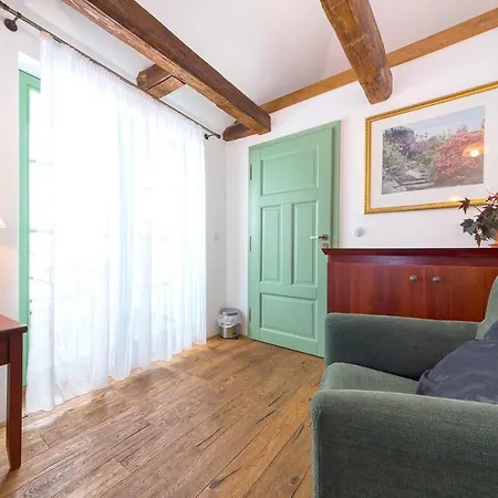 Nobles Apartment