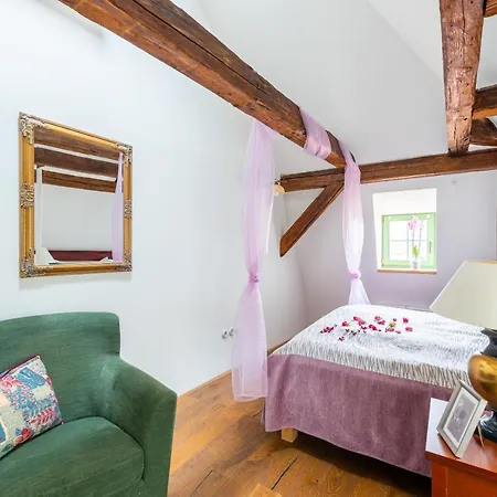 Nobles Apartment