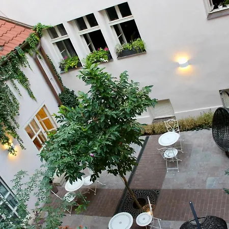 Apartment Nobles